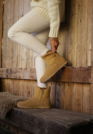 flauschiger Lammfellstiefel Veloursleder camel