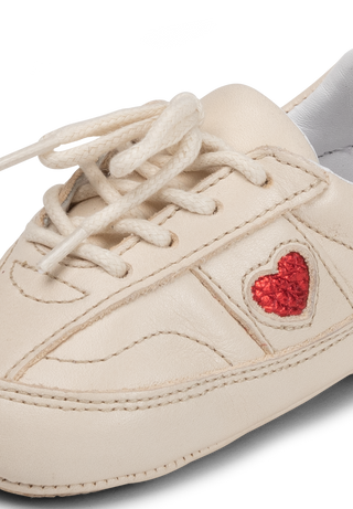 nachhaltiger Kindersneaker olivenblattgegerbtes Leder beige