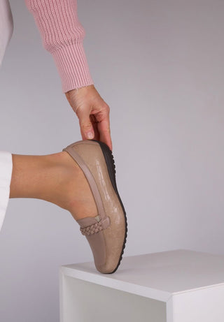 stilvoller Slipper Leder/Stretch taupe
