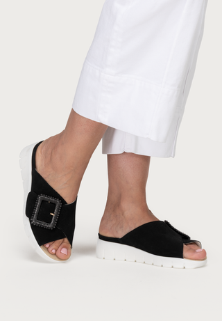 charakterstarke Pantolette Veloursleder schwarz