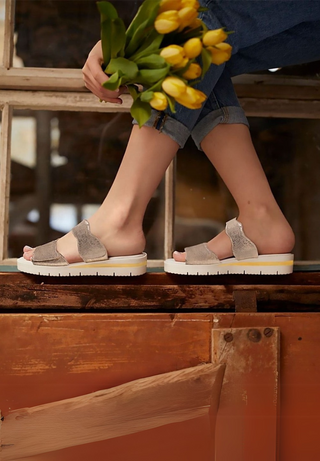 stilsichere Pantolette Samtziege beige