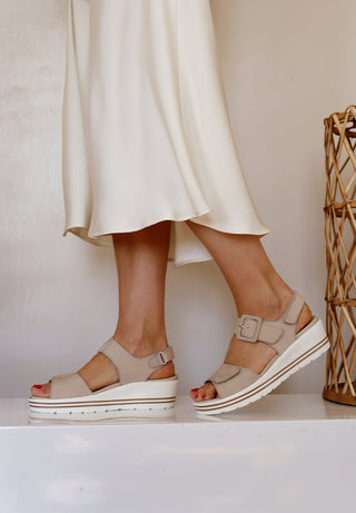 luftige Sandale Softnubuk beige