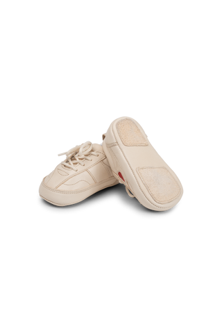 nachhaltiger Kindersneaker olivenblattgegerbtes Leder beige