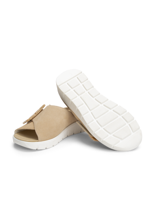 charakterstarke Pantolette Veloursleder creme