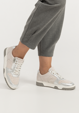 stylischer Sneaker Nubukleder weiß/silber