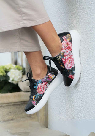 must-have Sneaker Hirschleder schwarz/floral