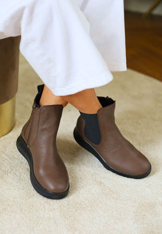 tadellose Stiefelette Hirschleder braun