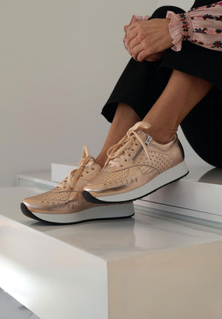 moderner Sneaker Hirschleder rosegold