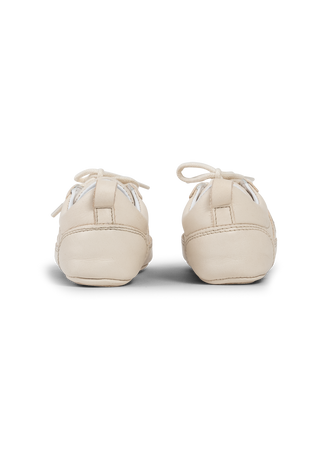 nachhaltiger Kindersneaker olivenblattgegerbtes Leder beige