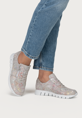 urbaner Sneaker Veloursleder hellgrau