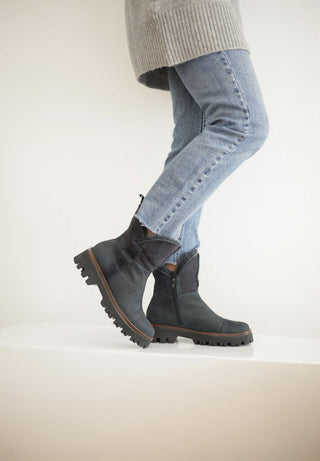 wundervolle Stiefelette Nubukleder marine