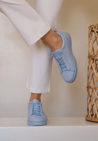 sehenswerter Sneaker Hirschleder hellblau