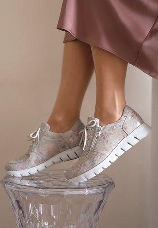 urbaner Sneaker Veloursleder hellgrau