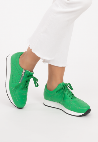 moderner Sneaker Hirschleder grün