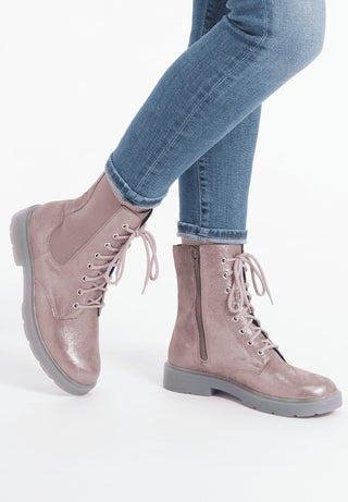 stimmungsvolle Stiefelette Samtziege flieder