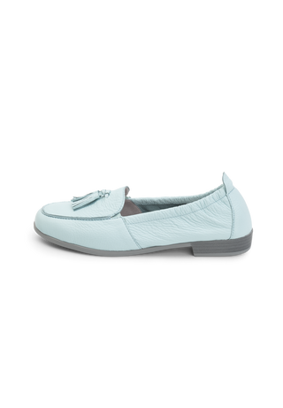 entzückender Slipper Hirschleder hellblau