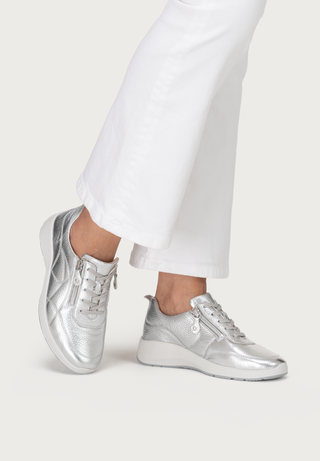 ausgezeichneter Sneaker Hirschleder silber