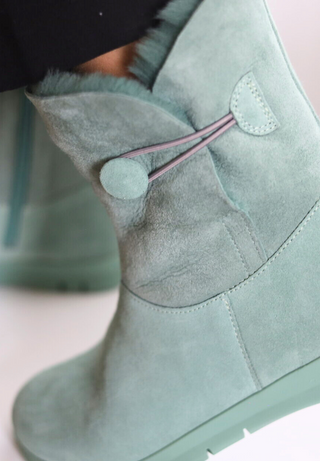 flauschig-wärmender Lammfellstiefel Veloursleder mint