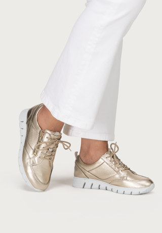 attraktiver Sneaker Hirschleder gold