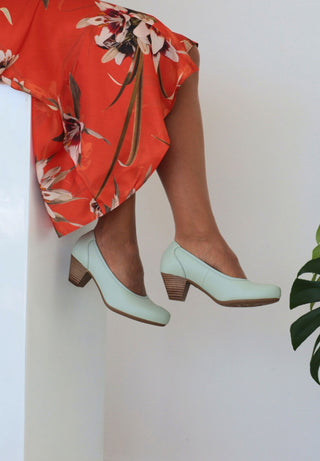 femininer Pumps Hirschleder salbei