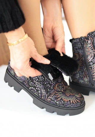 blumige Stiefelette Nubukleder schwarz/floral