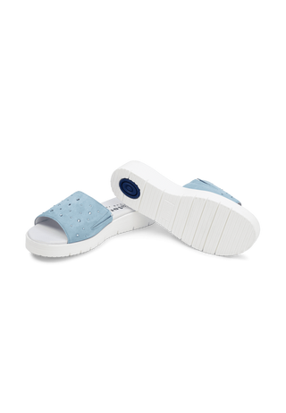 originelle Pantolette Samtziegenleder hellblau