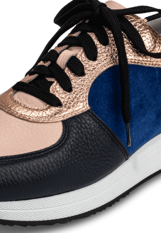 modischer Sneaker Hirschleder jeansblau