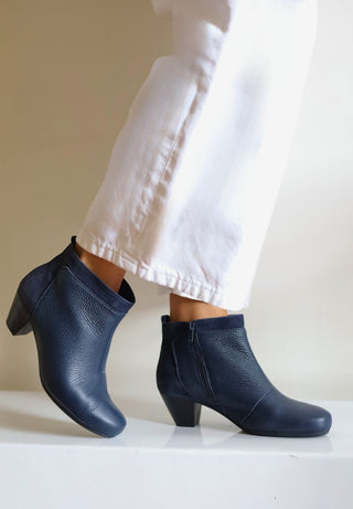 elegante Stiefelette Hirschleder marine